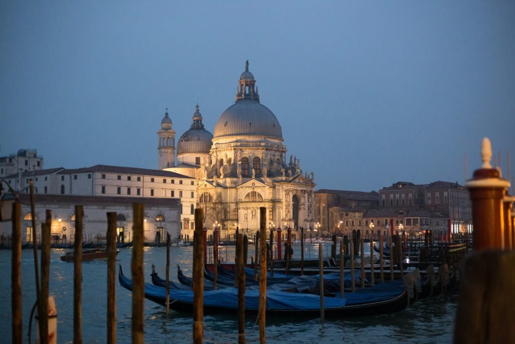 How Venice was built, why is sinking and can this process be stopped?